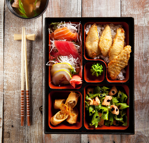 Japoński lunch box z zupą