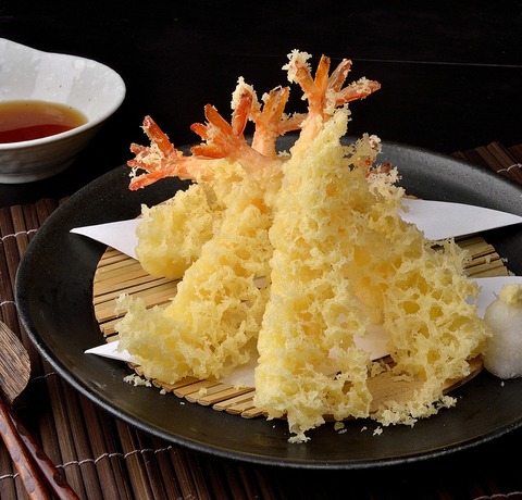Elegancko podana japońska tempura