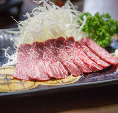 basashi sashimi z koniny