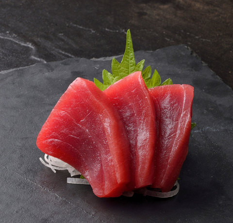 sashimi akami z tuńczyka