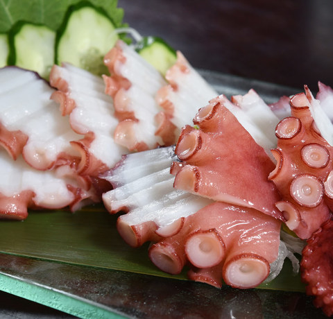 Sashimi z ośmiornicy z warzywami